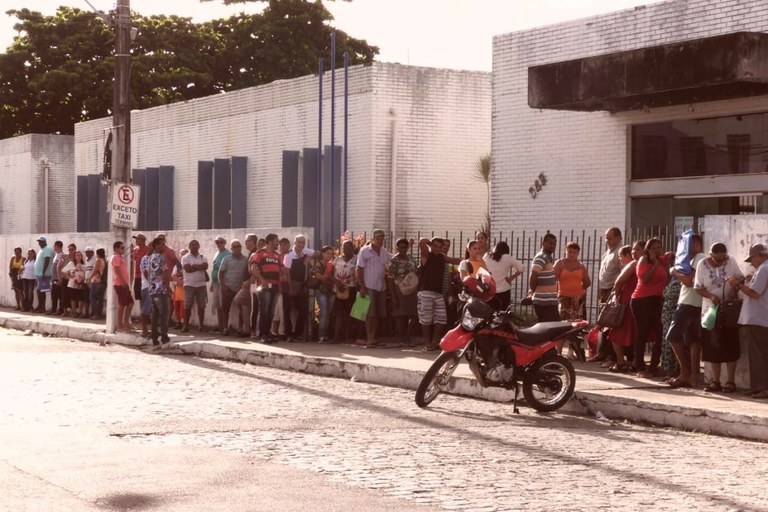 Vereador Isac participa de ato e denuncia caos no INSS