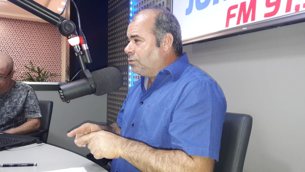 Vereador Isac participa de programa em emissora de rádio
