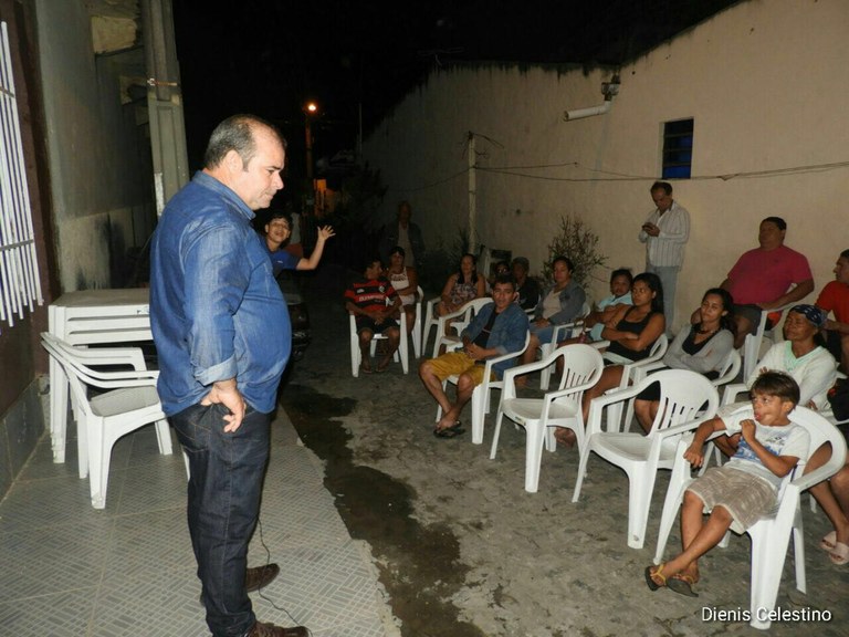 Vereador Isac se reúne com moradores do Agamenon Magalhães