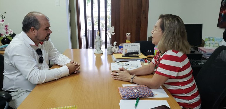 Isac se reúne com secretária municipal da educação para tratar de escolas que estão fechadas em bairros da capital