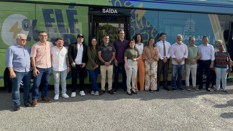 Vereador Isac Silveira participa de apresentação do primeiro ônibus elétrico de Aracaju