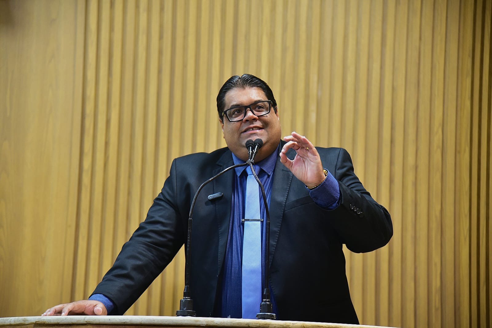 Vereador Joaquim da Janelinha reforça solicitação de reparo na rede de esgoto do São Conrado e comemora anúncio de nova UBS 