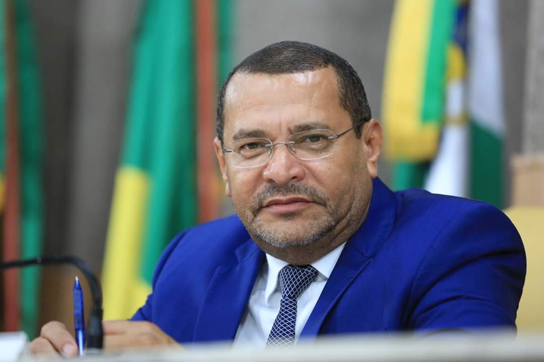 Vereador Juvêncio Oliveira solicita serviço de tapa-buraco em alguns pontos da capital