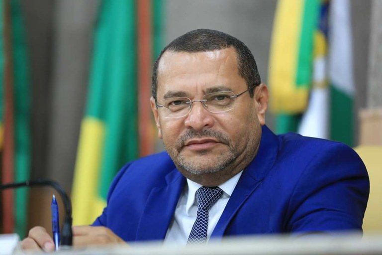 Vereador Juvêncio Oliveira solicita serviço de tapa-buraco em alguns pontos da capital