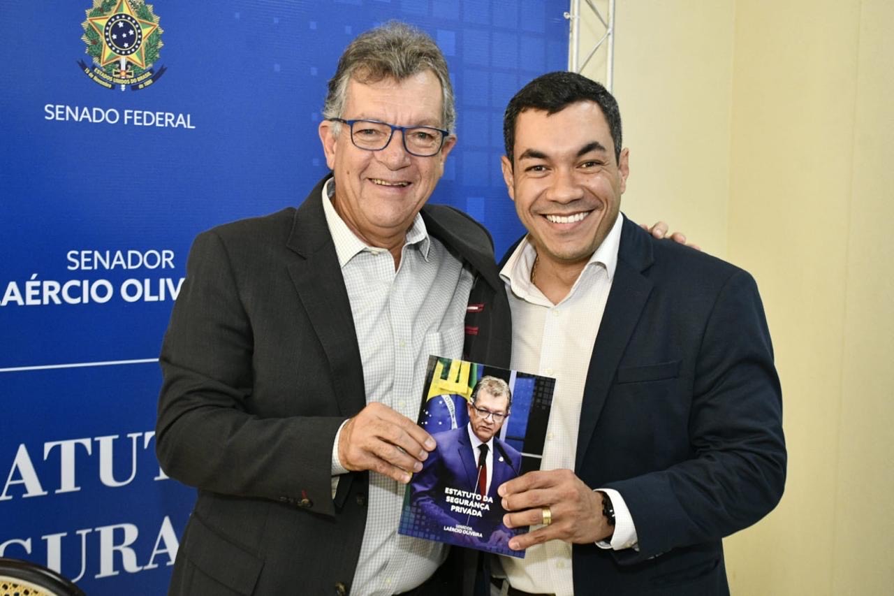 Vereador Levi Oliveira participa do lançamento de livro Sobre Segurança Privada