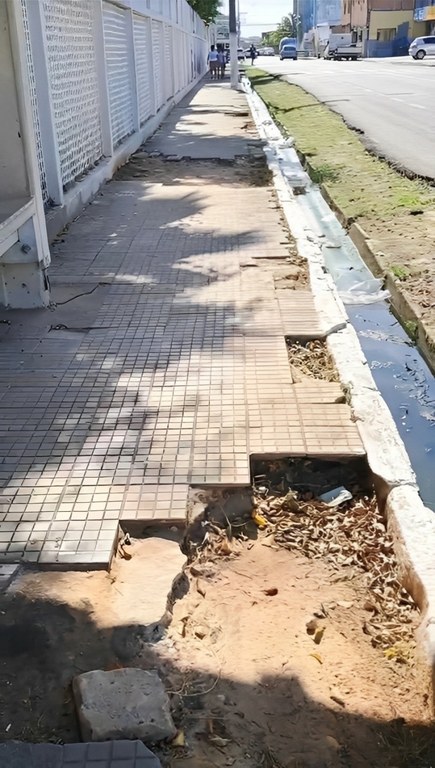 Vereador Levi Oliveira solicita à Emurb o recapeamento asfáltico e a manutenção de vias da capital