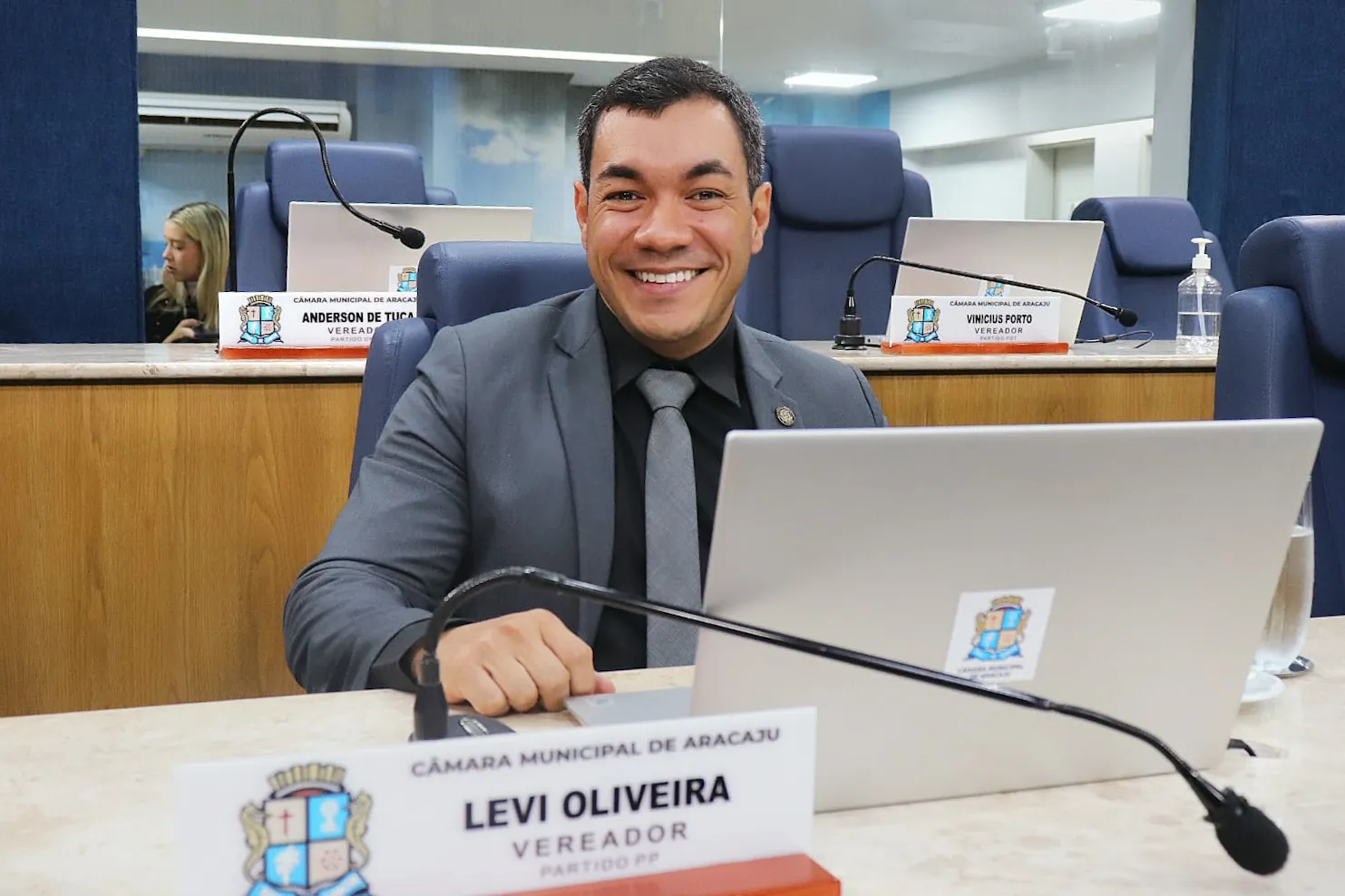 Vereador Levi Oliveira tem projeto aprovado que institui desfile cívico no bairro Santos Dumont