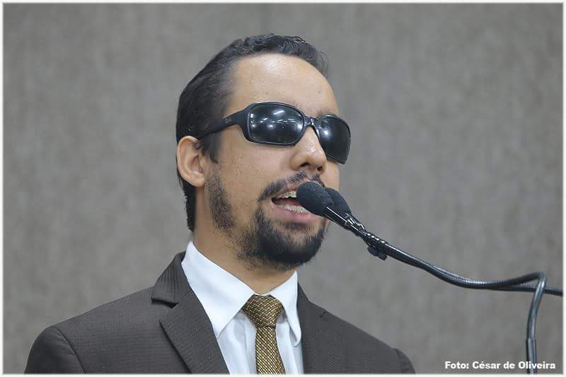 Vereador Lucas Aribé discursa sobre tema da redação do Enem