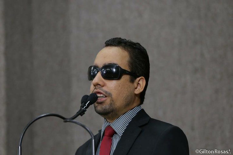 Vereador Lucas Aribé homenageia todas as mães