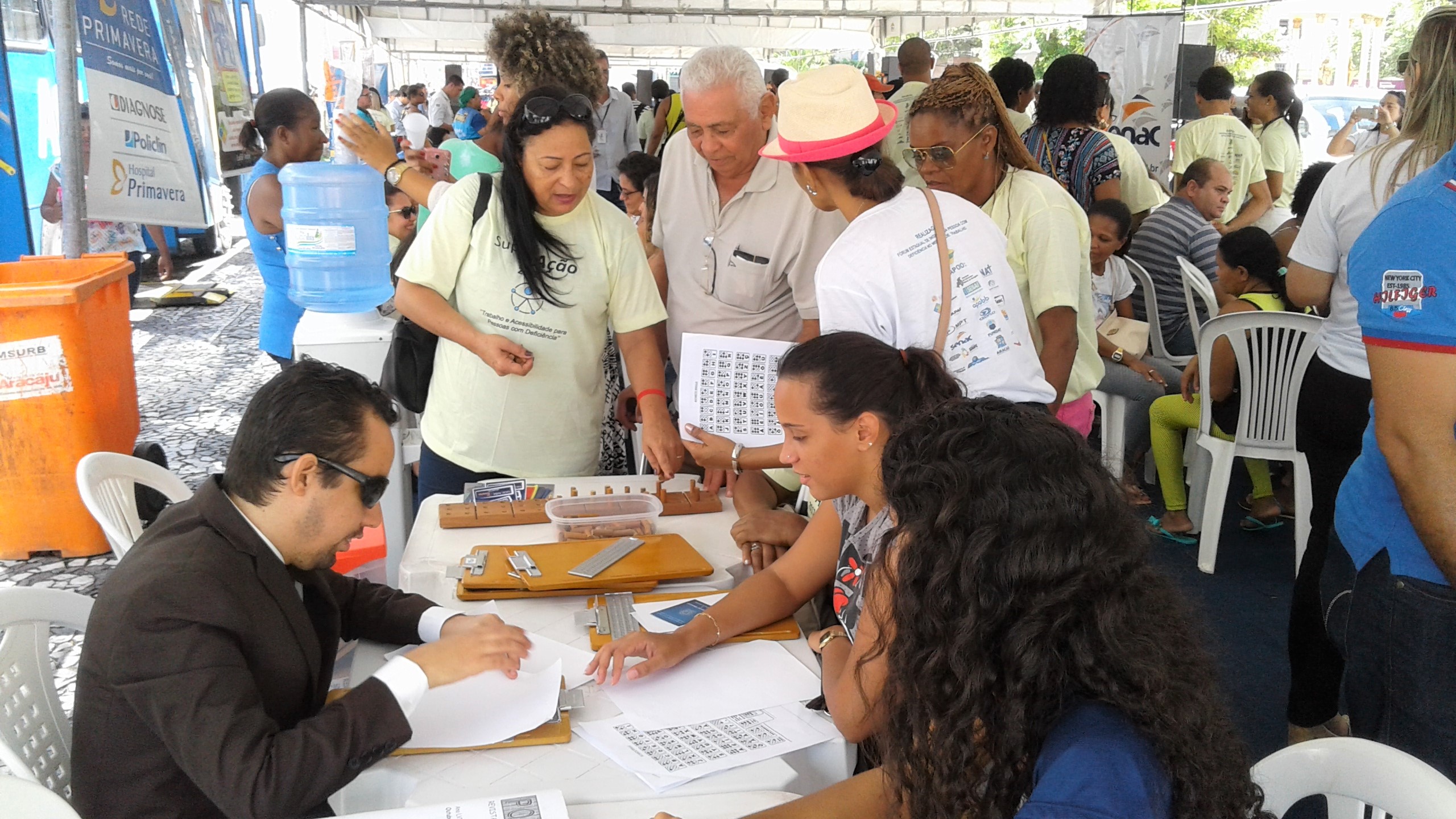 Vereador Lucas Aribé ministra oficina de Braille no SuperAção