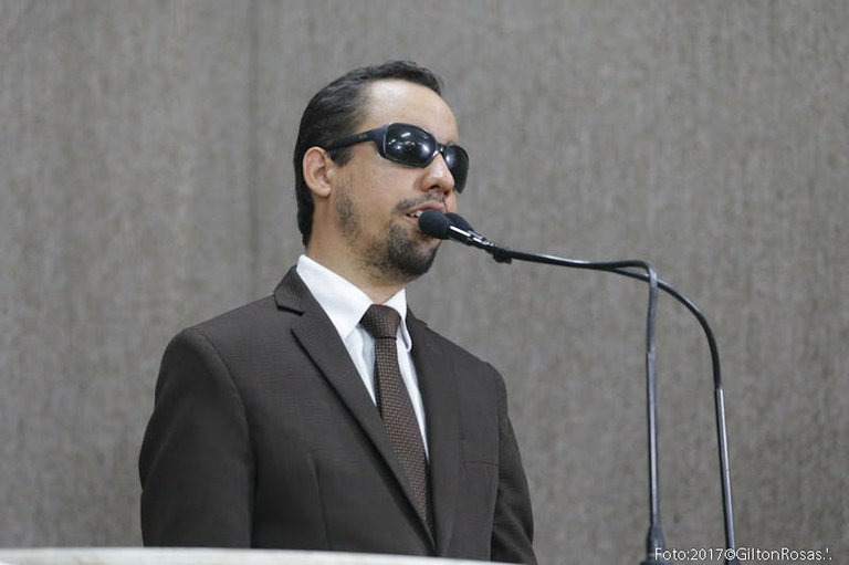 Vereador Lucas comenta sobre emenda impositiva em discurso