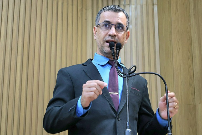 Vereador Lúcio Flávio celebra inauguração da praça jornalista André Barros 