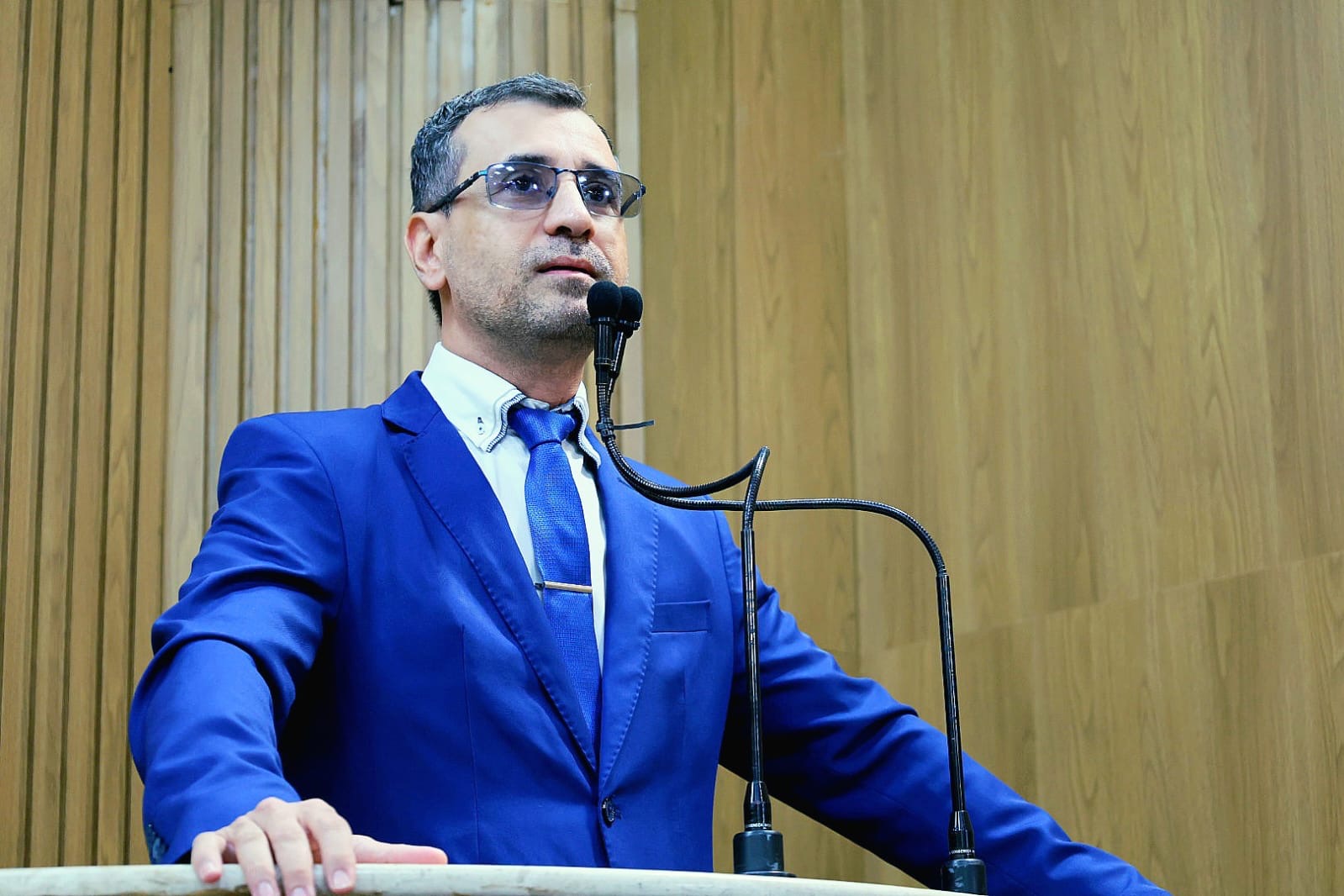 Vereador Lúcio Flávio celebra reestruturação de carreiras dos servidores municipais