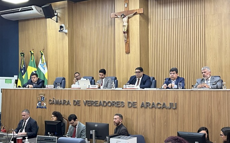 Vereador Lúcio Flávio defende que os ônibus elétricos retornem para as ruas a serviço do povo