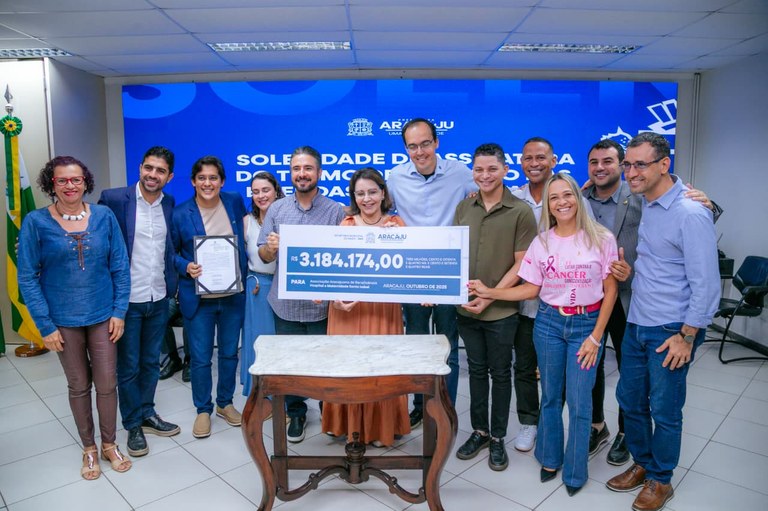 Vereador Lúcio Flávio participa de cerimônia de assinatura do termo de fomento das emendas parlamentares de 2025