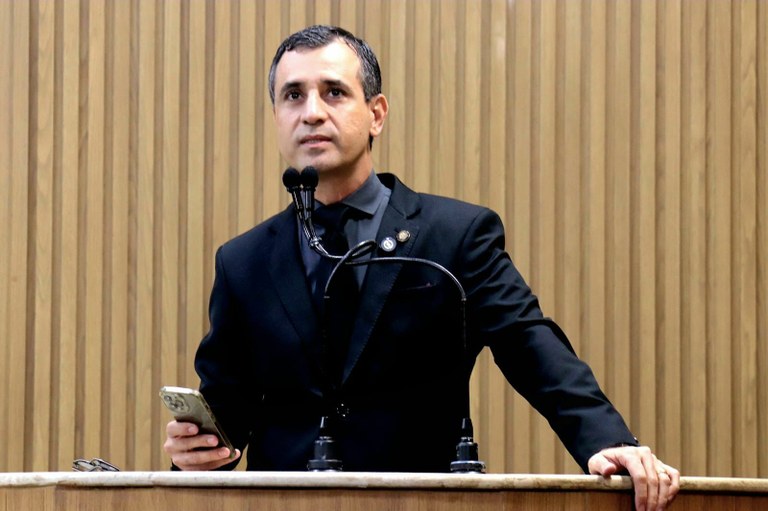 Vereador Lúcio Flávio propõe batizar a 48ª Sessão Ordinária da CMA com o nome da criança vítima de assassinato em Areia Branca 