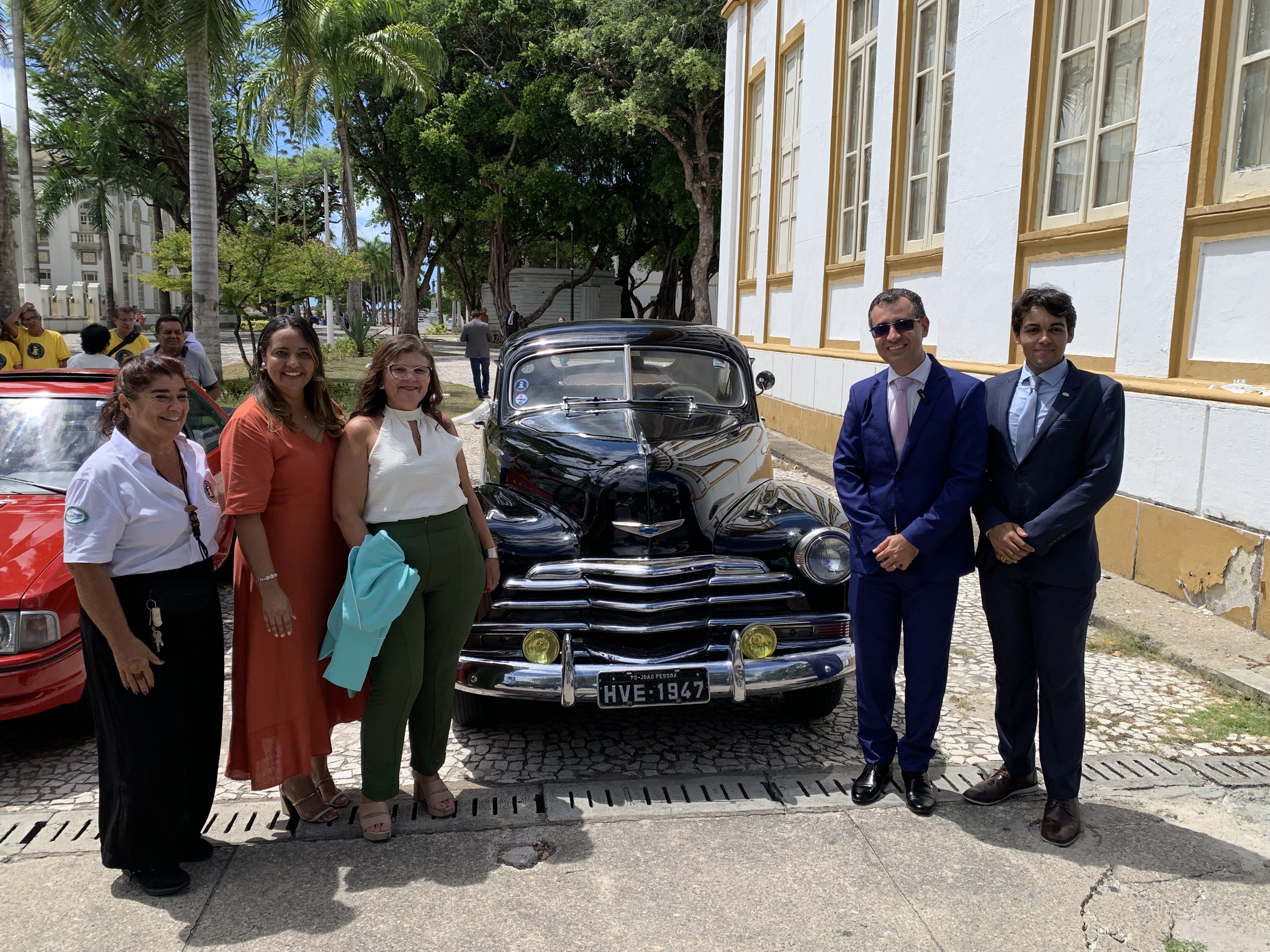 Vereador Lúcio Flávio recebe o Clube de Veículos Antigos de Sergipe na CMA