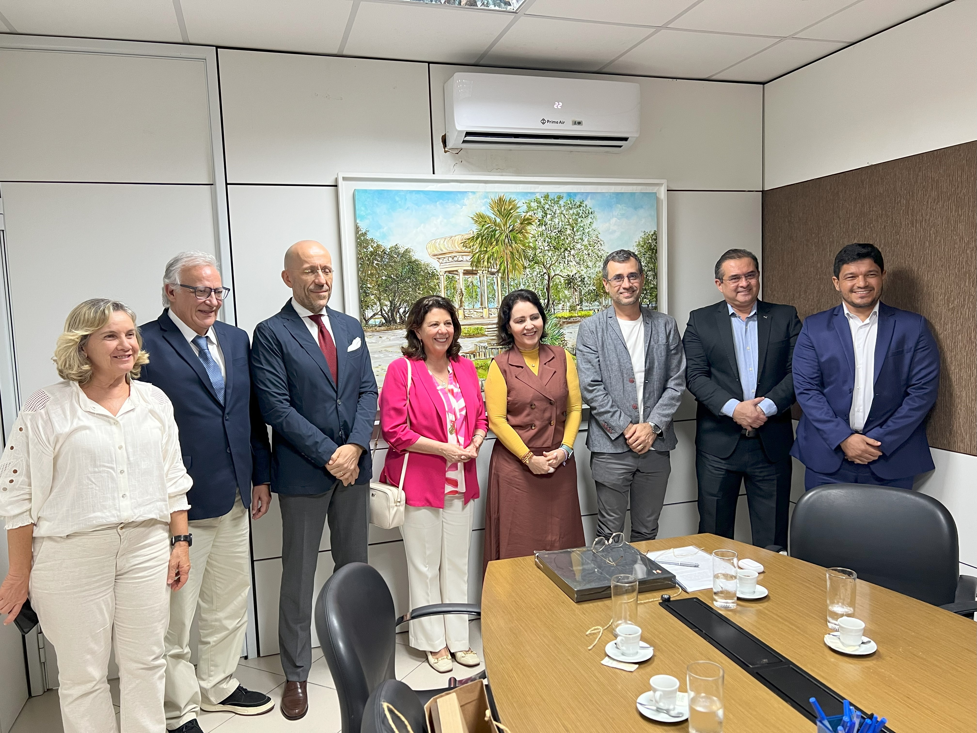 Vereador Lúcio Flávio recepciona embaixadora da Espanha juntamente com a prefeita Emília Corrêa 