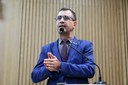 Vereador Lúcio Flávio se manifesta em defesa de criança autista supostamente agredida em escola municipal em 2024