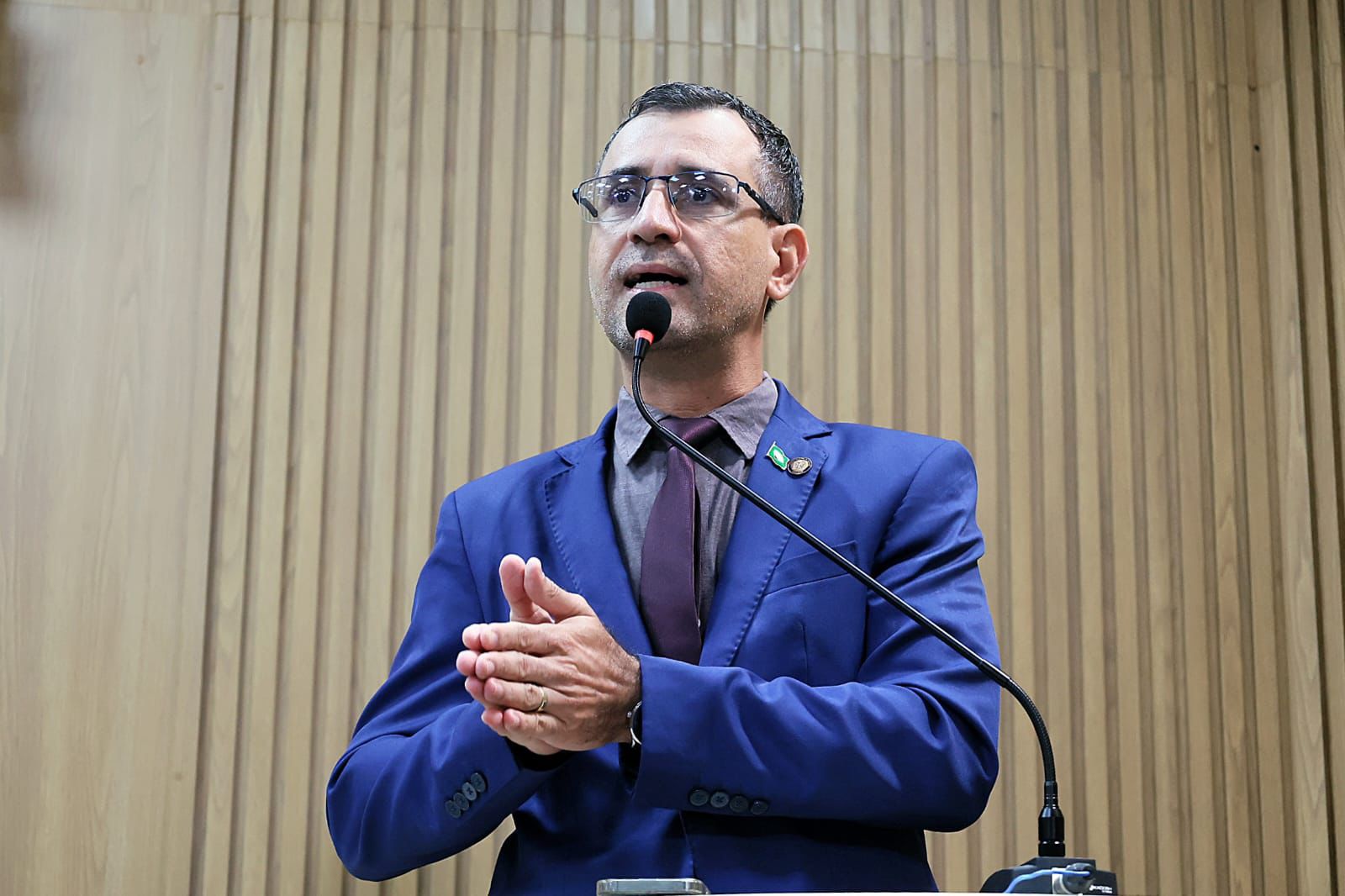 Vereador Lúcio Flávio se manifesta em defesa de criança autista supostamente agredida em escola municipal em 2024