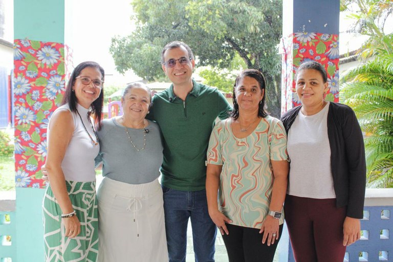 Vereador Lúcio Flávio visita EMEI José Garcez Vieira com a secretária Edna Amorim 