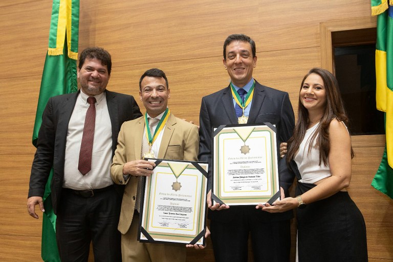Vereador Miltinho Dantas participa de entrega de medalha na Alese