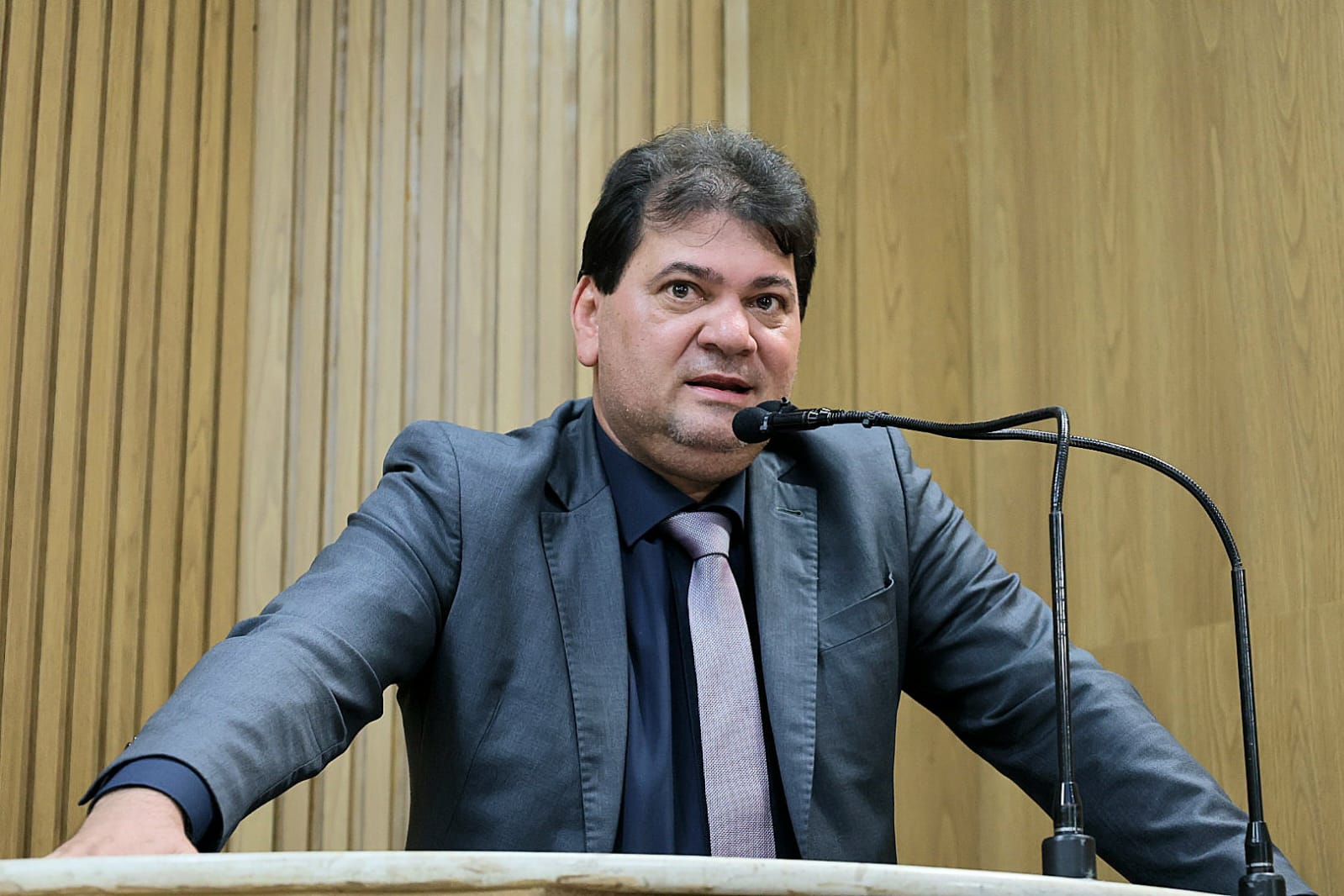 Vereador Miltinho Dantas propõe construção de hospital municipal para aliviar superlotação do HUSE 