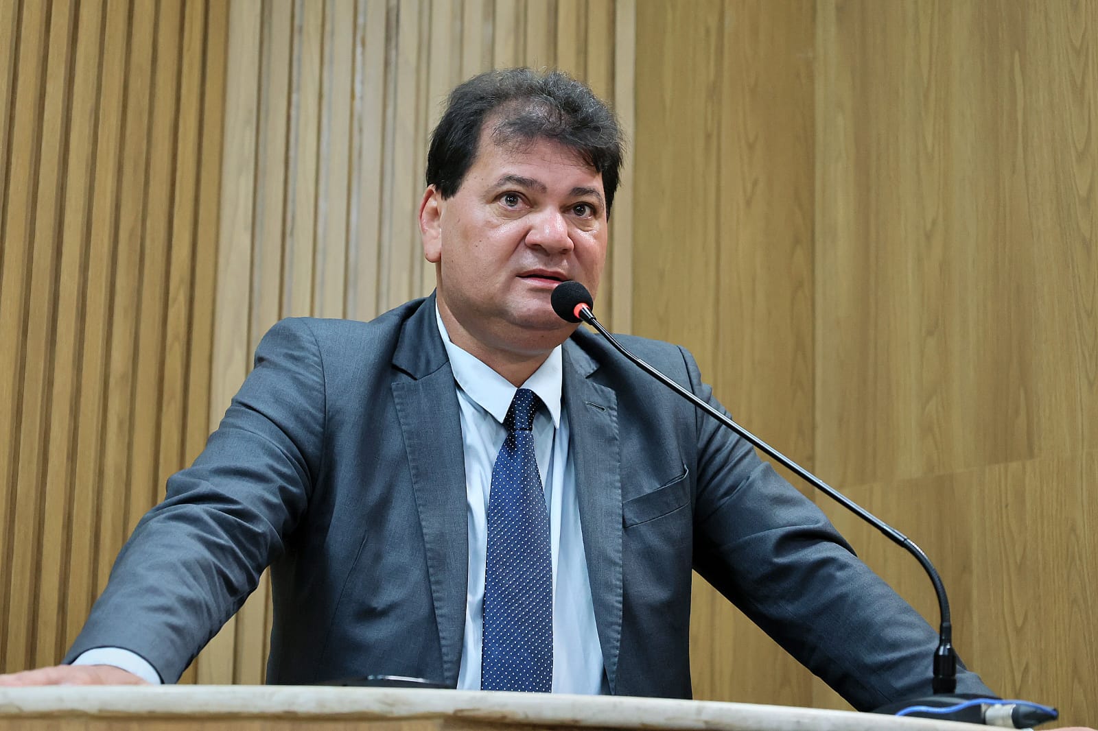 Vereador Miltinho Dantas reforça importância de campanhas de combate à violência contra a mulher 