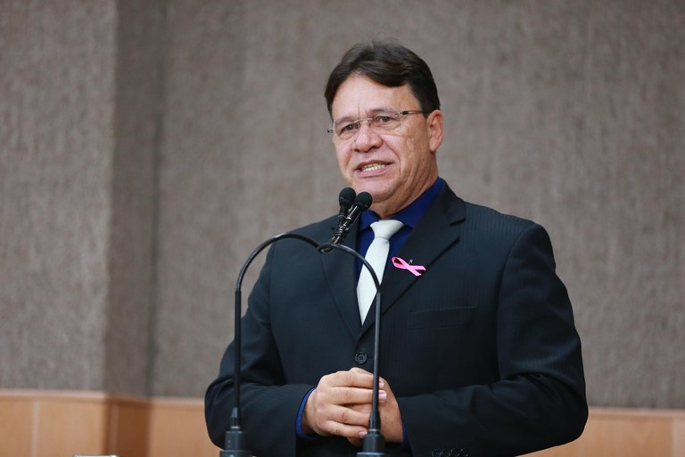 Vereador Pastor Alves parabeniza professores pelo seu Dia