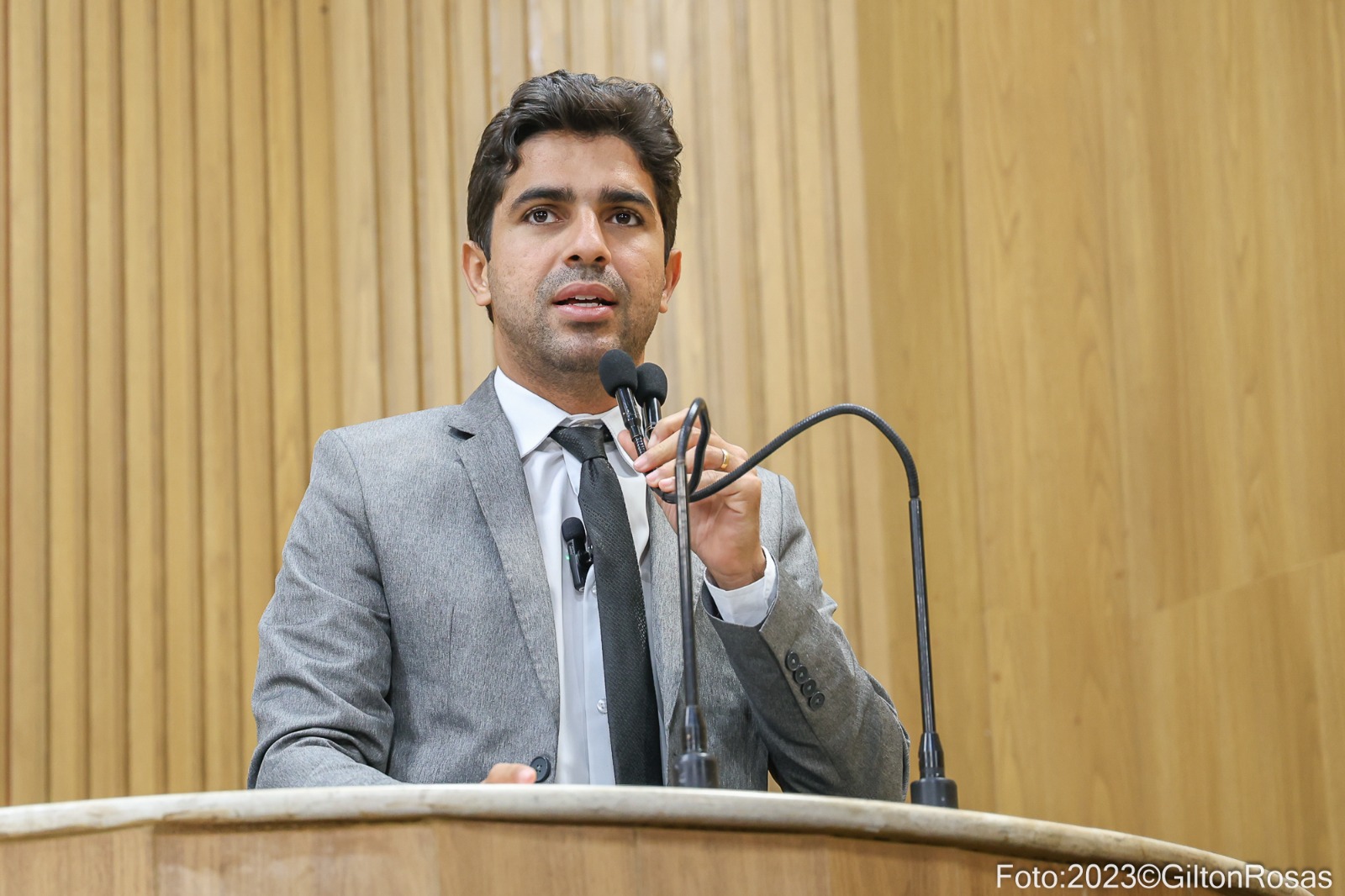 Vereador Pastor Diego defende programa de atenção à saúde emocional