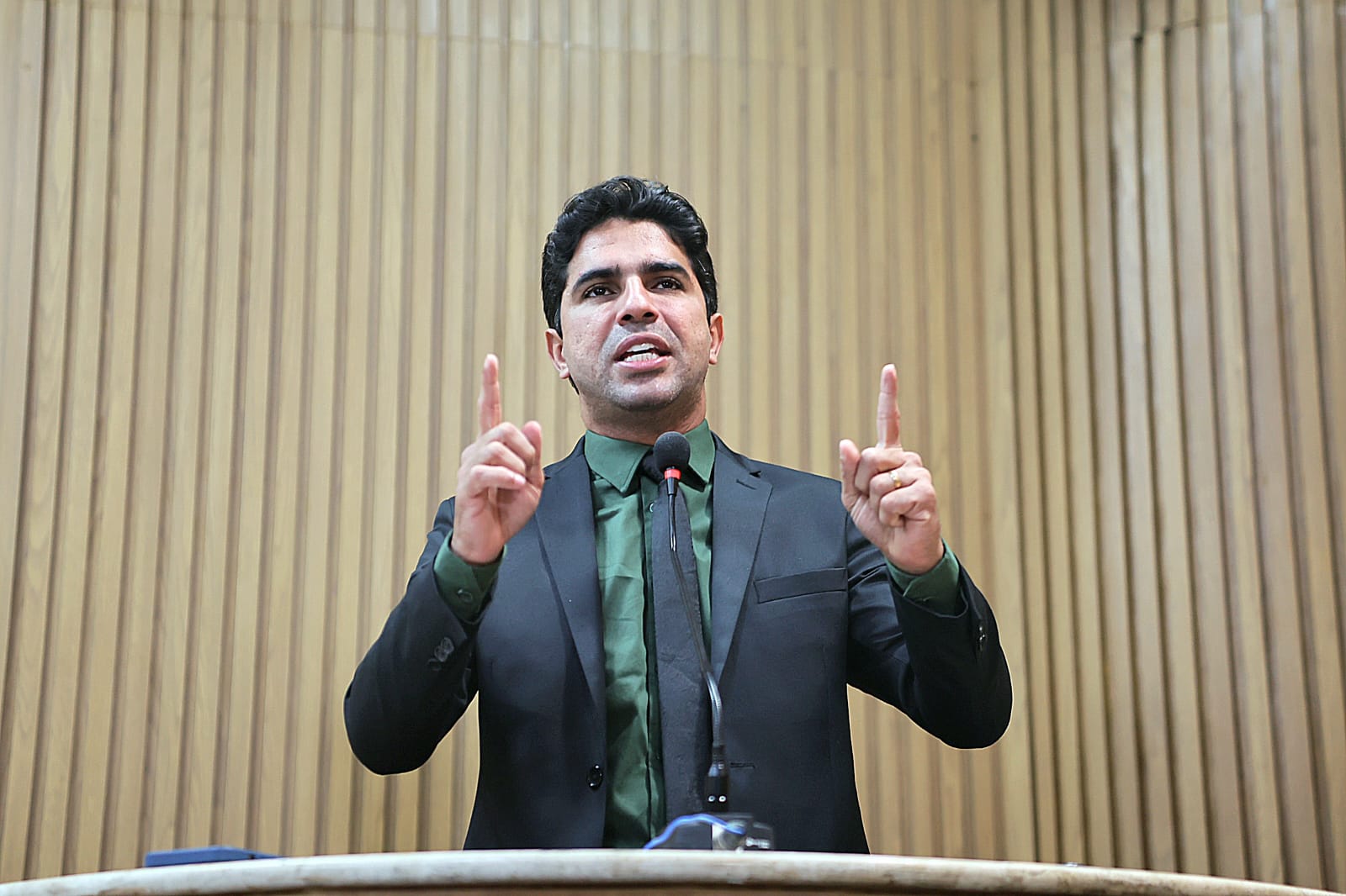 Vereador Pastor Diego defende projeto de proteção à infância e cobra rigor contra facções criminosas