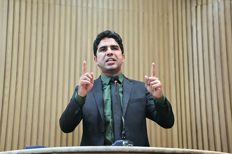 Vereador Pastor Diego defende projeto de proteção à infância e cobra rigor contra facções criminosas