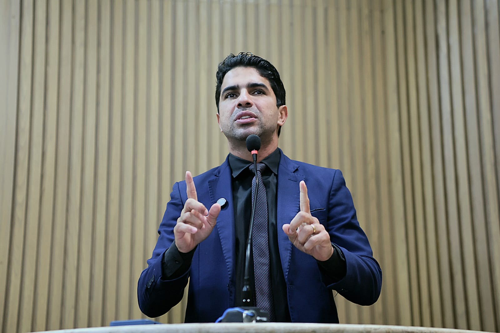 Vereador Pastor Diego nega LGBTfobia e defende projeto voltado à proteção de menores em eventos