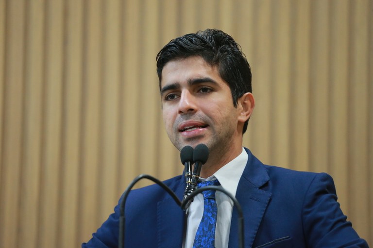 Vereador Pastor Diego usa tribuna para falar da cassação do mandato do vereador curitibano Renato Freitas