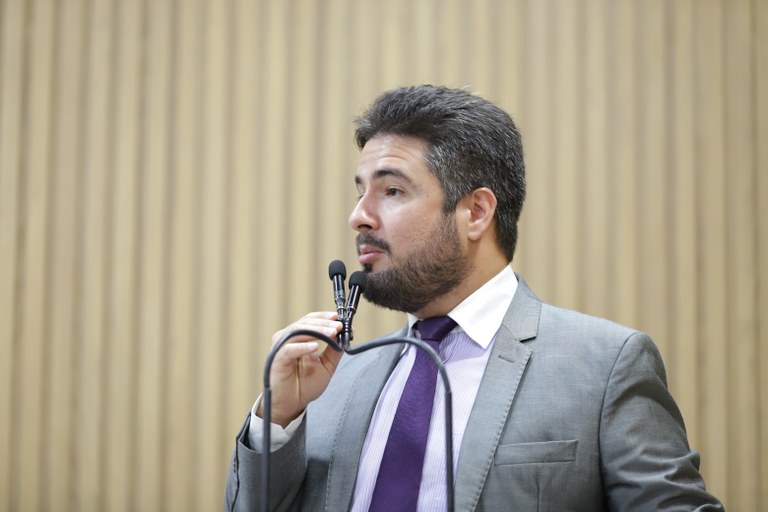 Vereador Ricardo Vasconcelos apresenta indicação de campanhas referente ao Maio Laranja