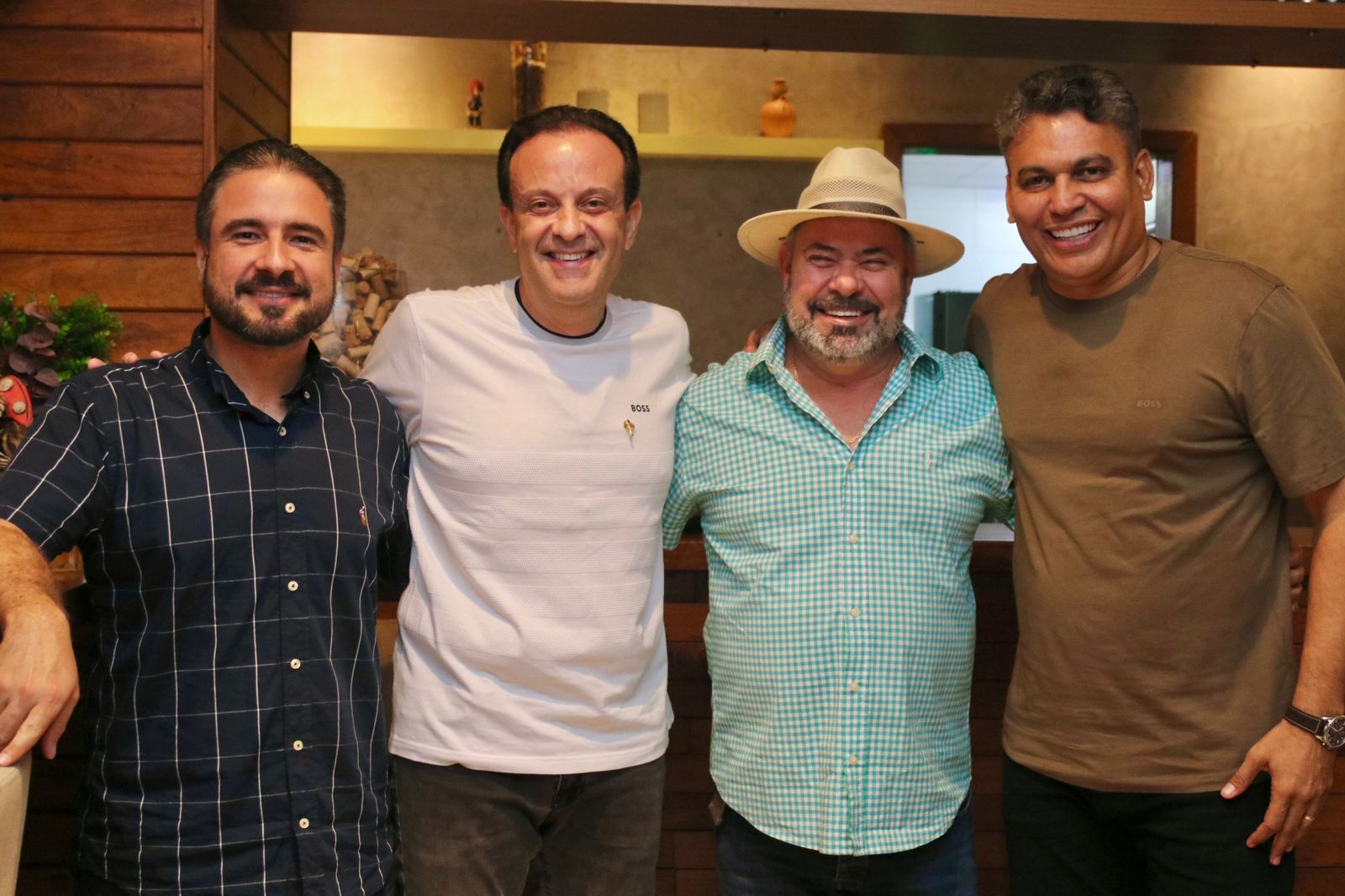 Vereador Ricardo Vasconcelos prestigia abertura do Forró Caju e do Arraiá do Povo
