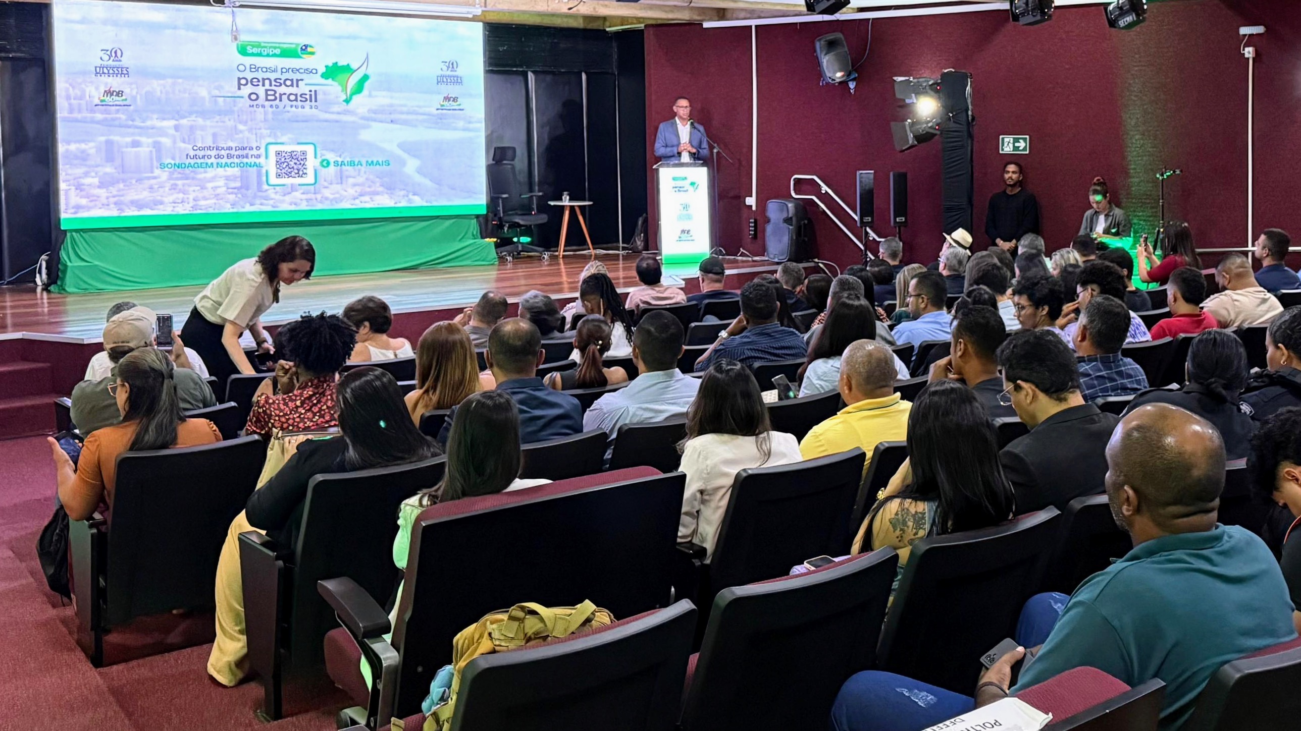 Vereador Sargento Byron palestra sobre segurança pública em evento regional do MDB