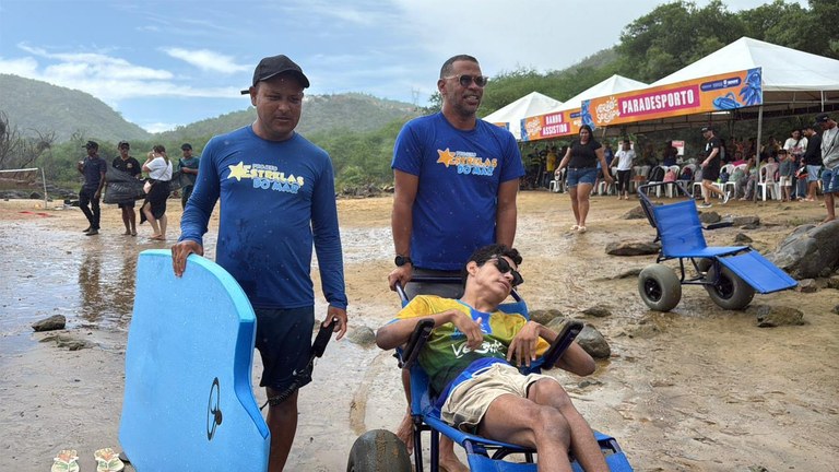Vereador Sargento Byron participa de encerramento do Verão Sergipe junto ao Projeto Estrelas do Mar 