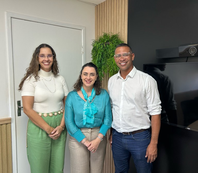 Vereador Sargento Byron pontua demandas junto à secretária de Saúde do município e celebra avanços em obras e serviços