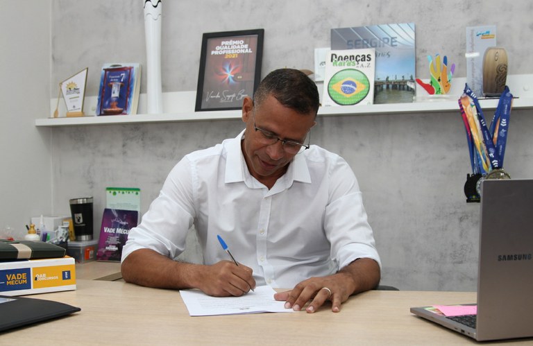 Vereador Sargento Byron protocola demandas a serem encaminhadas à Deso