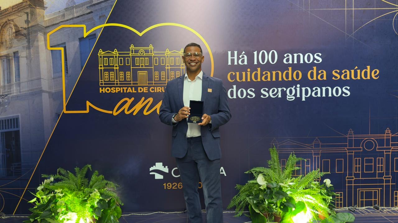 Vereador Sargento Byron recebe Comenda em Baile de Centenário do Hospital de Cirurgia