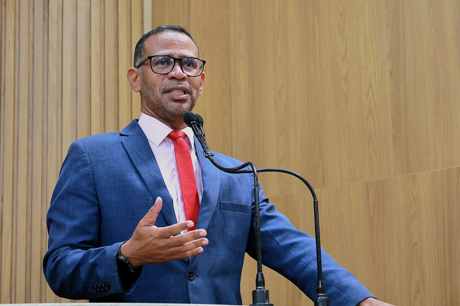 Vereador Sargento Byron reforça urgência de serviços de limpeza e desobstrução de galerias pluviais 