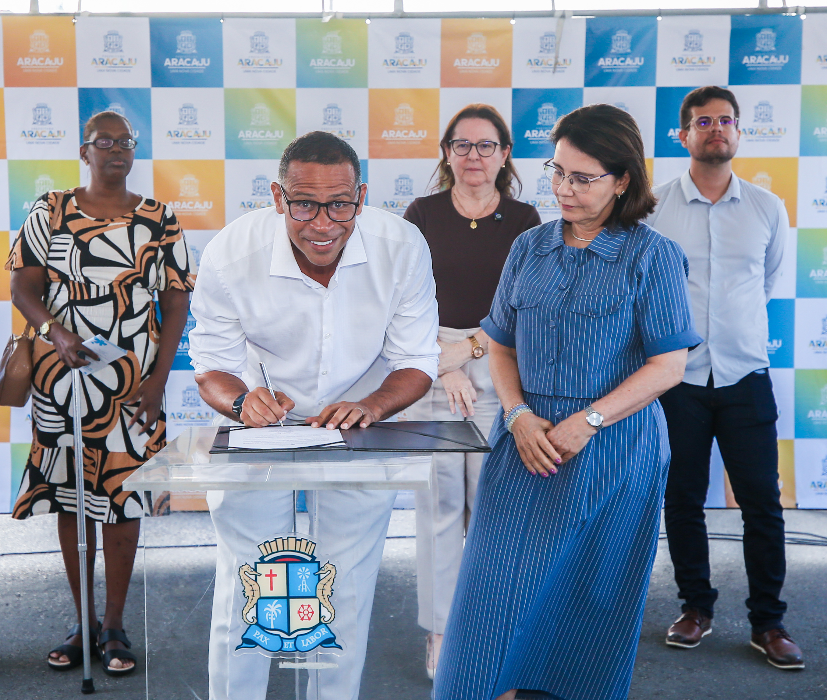 Vereador Sargento Byron representa senador Alessandro Vieira em solenidade de ordem de serviço da primeira Residência Inclusiva de Aracaju 