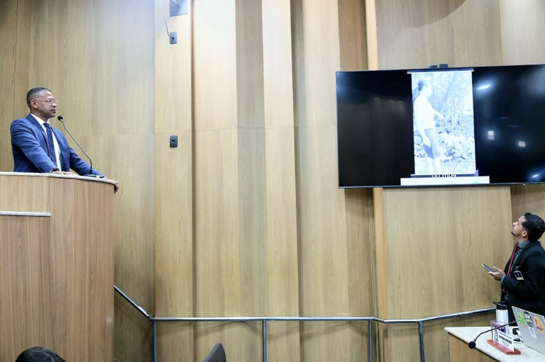 Vereador Sargento Byron reúne representantes da PMA para visita à Coroa do Meio e pontua alagamentos no Santa Tereza 