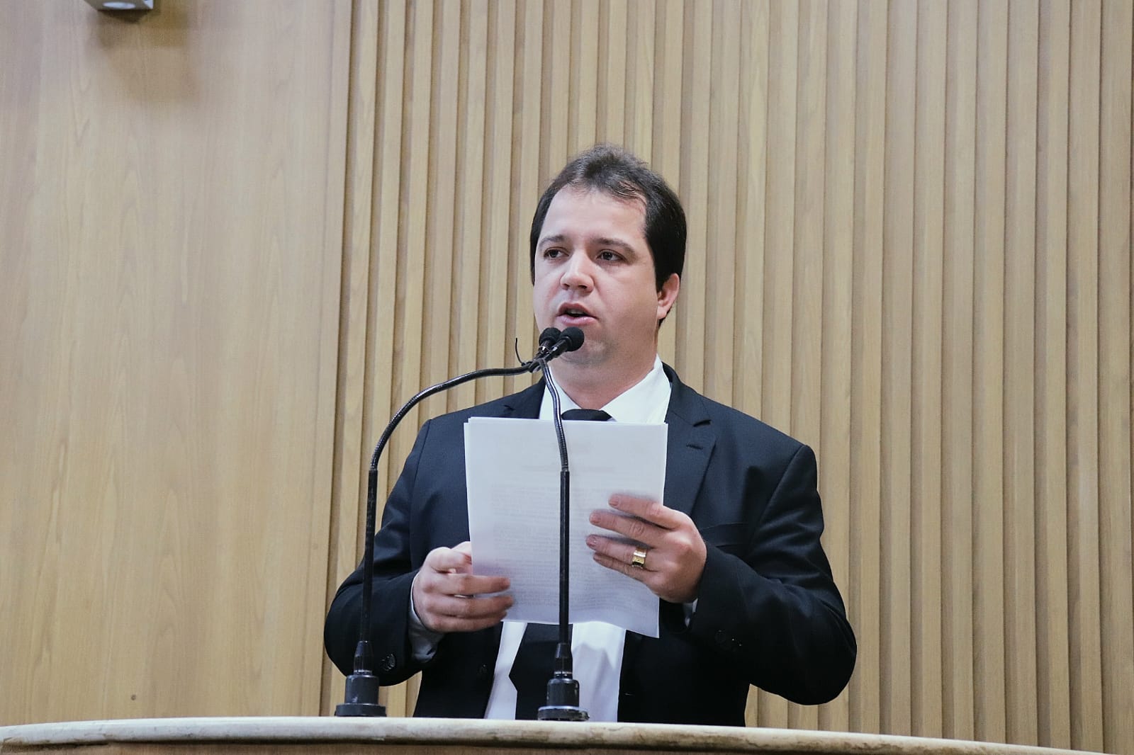 Vereador Sávio celebra instalação do novo tomógrafo no Huse e destaca ação social no Arraiá do Povo 2025