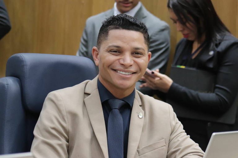 Vereador Soneca defende PL que fortalece tradição das feiras-livres por meio de marketing digital