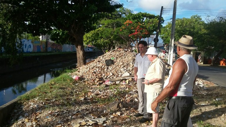 Vereador Thiaguinho Batalha pede a limpeza do canal do Médice