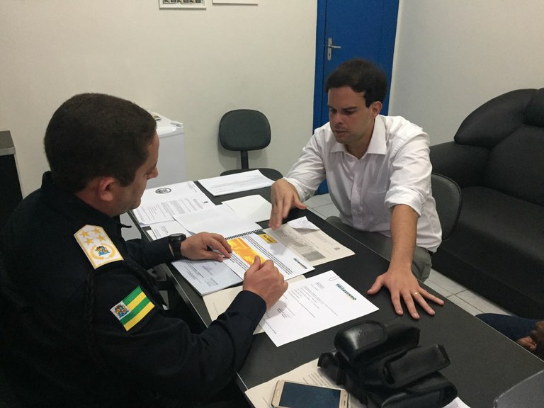 Vereador Thiaguinho Batalha visita o comandante da GMA