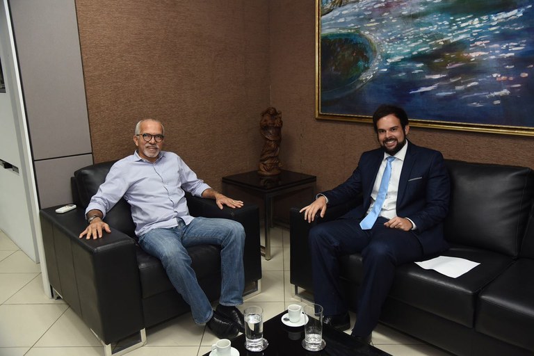 Vereador Thiaguinho dialoga com o prefeito Edvaldo Nogueira