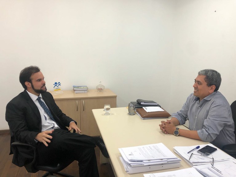 Vereador Thiaguinho dialoga com secretário de Finanças, Jeferson Passos